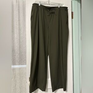 Lululemon like new wide leg pants